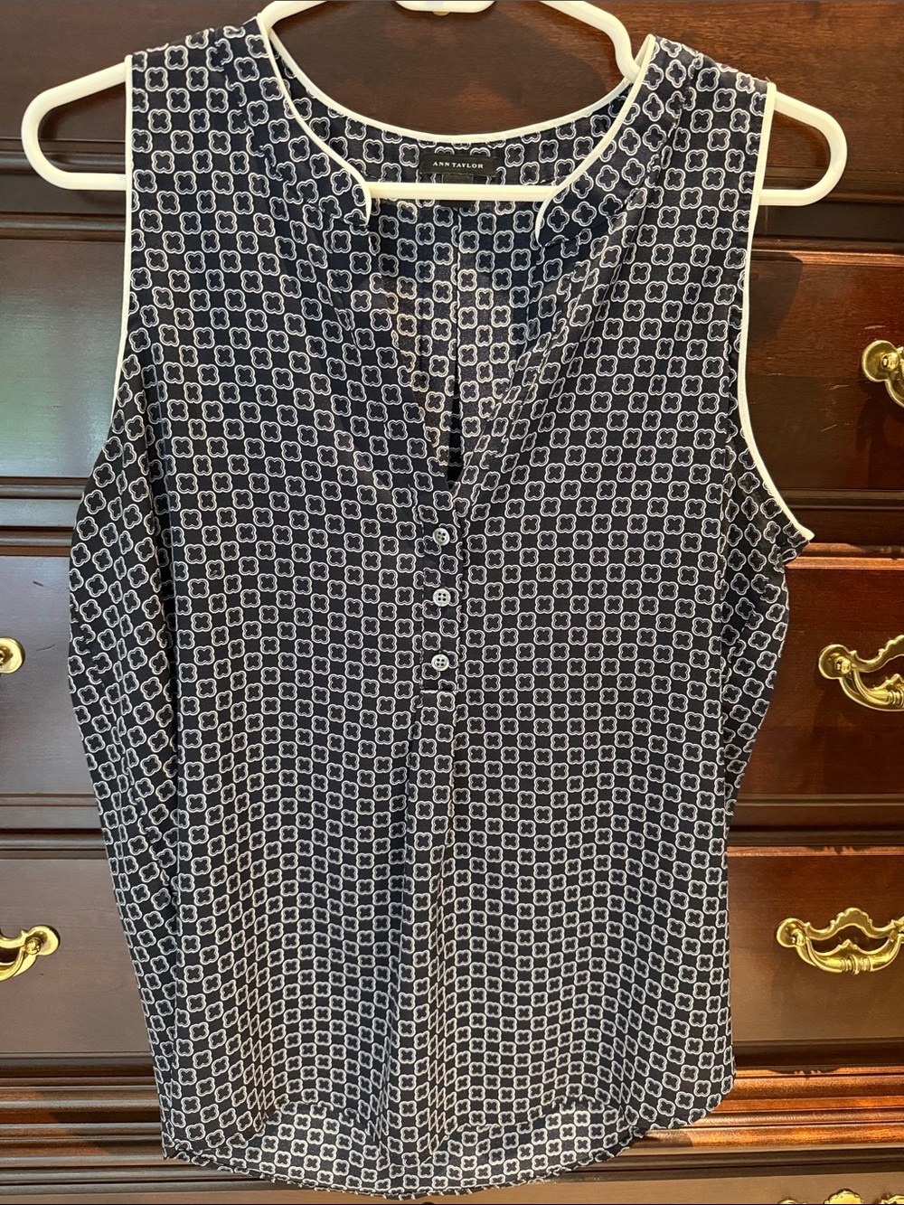 Ann Taylor Navy and White Geometric Sleeveless Button-Front Camisole